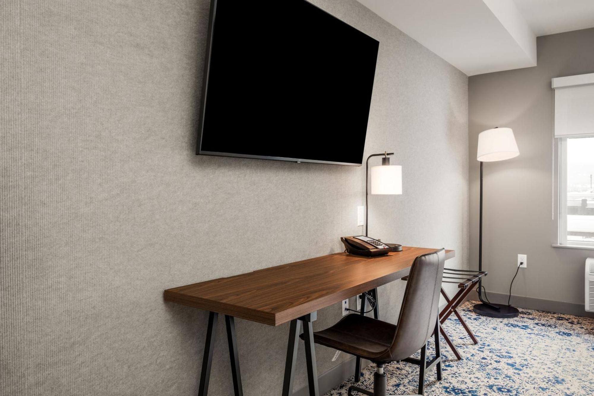 Four Points By Sheraton Kelowna Airport Exterior foto