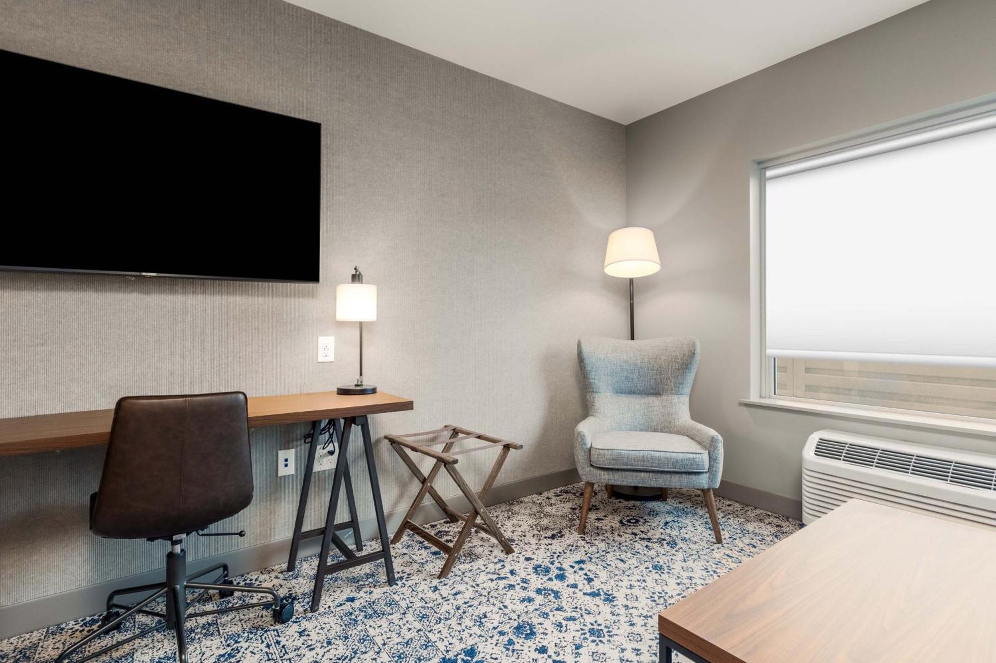 Four Points By Sheraton Kelowna Airport Exterior foto