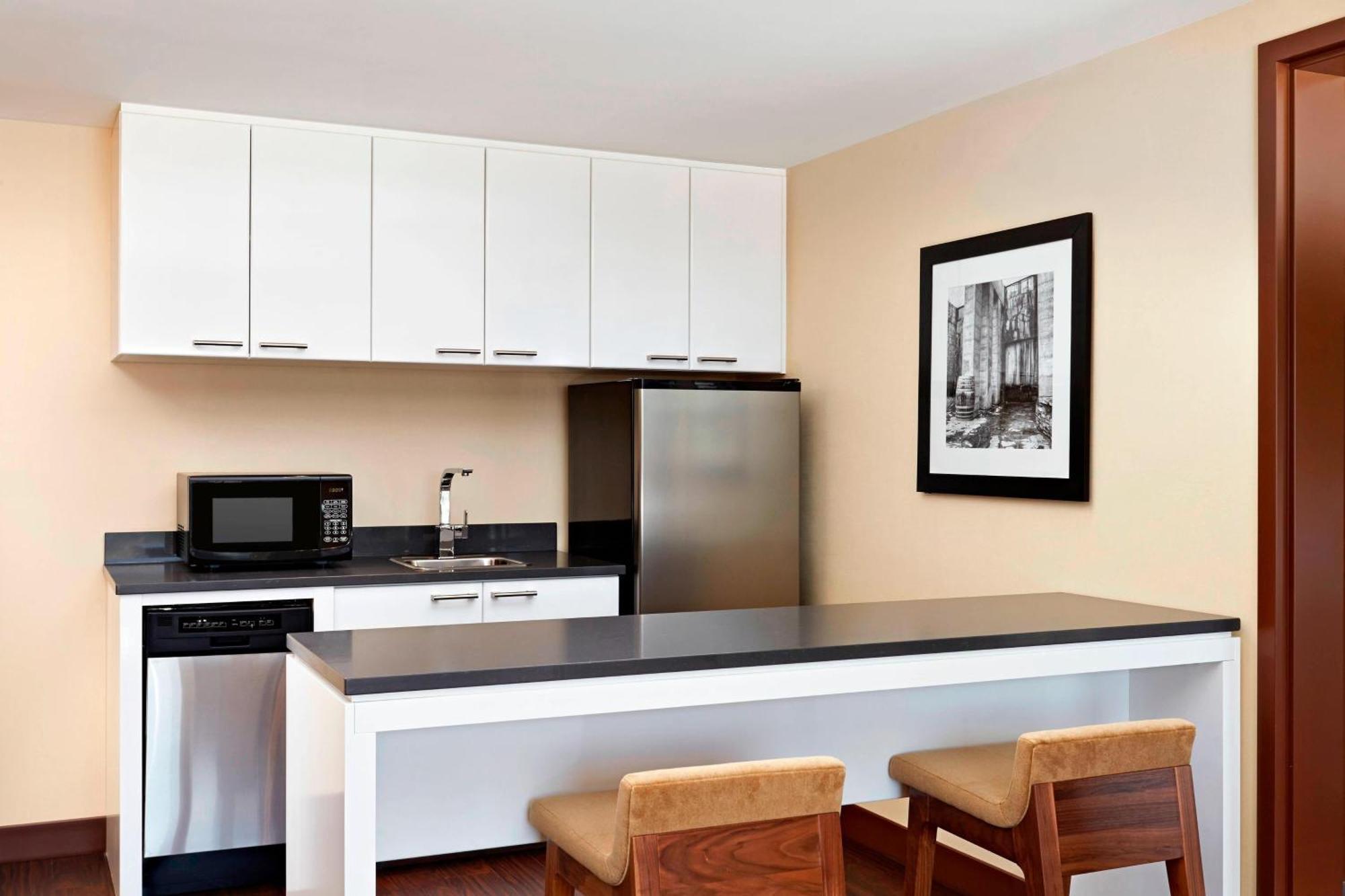 Four Points By Sheraton Kelowna Airport Exterior foto